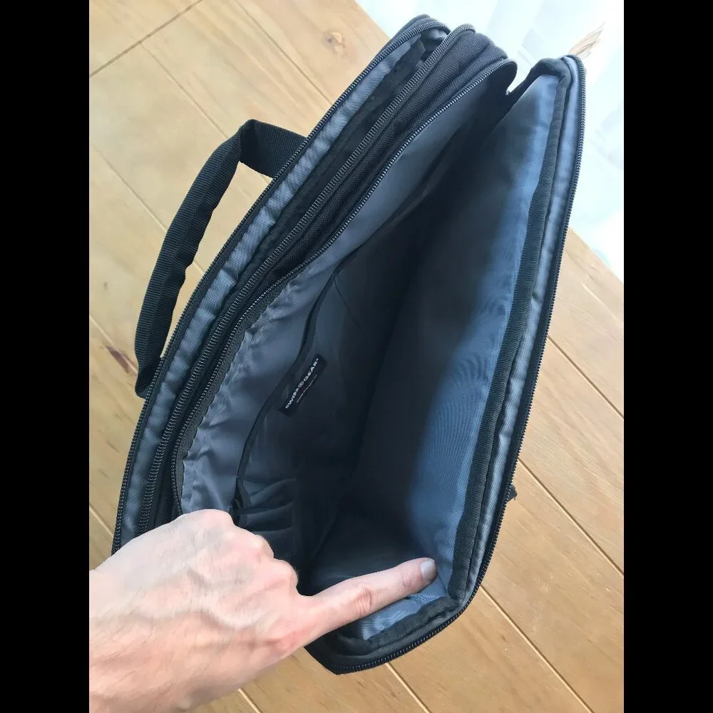 SWISSGEAR Briefcase - Slim Laptop Bag - Black/Red - New